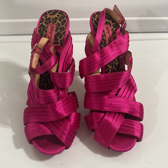 Betsey Johnson satin fuchsia strappy striped high heel sandals size 8.5 - Picture 4 of 14